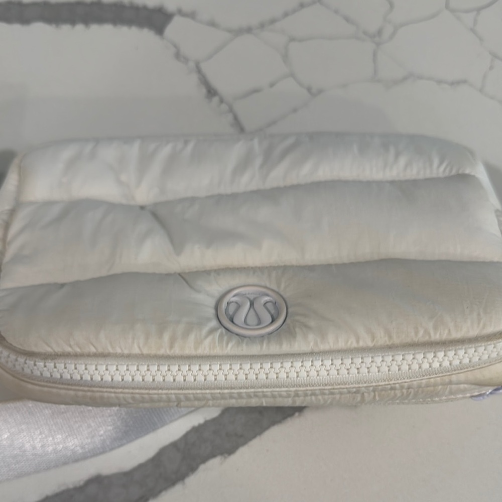 Lululemon Athletica Quilted White Crossbody Bag - Picture 6 of 9